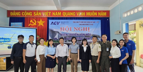 Đại diện CVHK tại CHK Tuy Hoà phối hợp với ACV tại CHK Tuy Hoà tổ chức Hội nghị  tuyên truyền văn hóa an toàn hàng không năm 2025 tại Trường THCS Trần Hưng Đạo