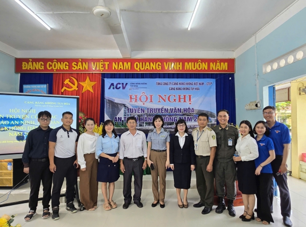 Đại diện CVHK tại CHK Tuy Hoà phối hợp với ACV tại CHK Tuy Hoà tổ chức Hội nghị  tuyên truyền văn hóa an toàn hàng không năm 2025 tại Trường THCS Trần Hưng Đạo